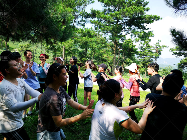 銳思科集團(tuán)大別山野外生存訓(xùn)練