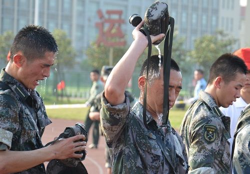 武漢軍械士官學(xué)校首屆慈善趣味運(yùn)動(dòng)會(huì)嘉年華